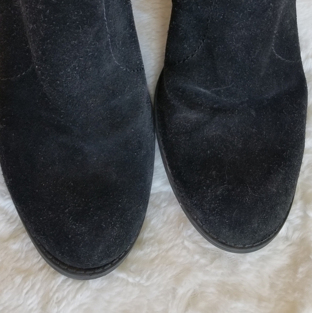 Crown Vintage Gabriela Black Suede Booties - Picture 2 of 8